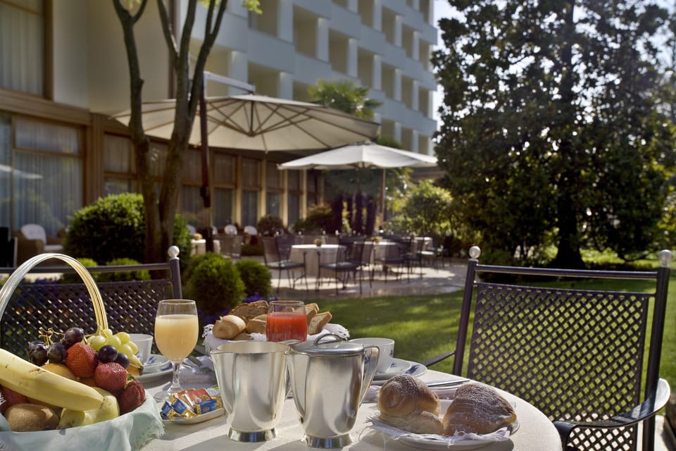 Free daily self-serve breakfast