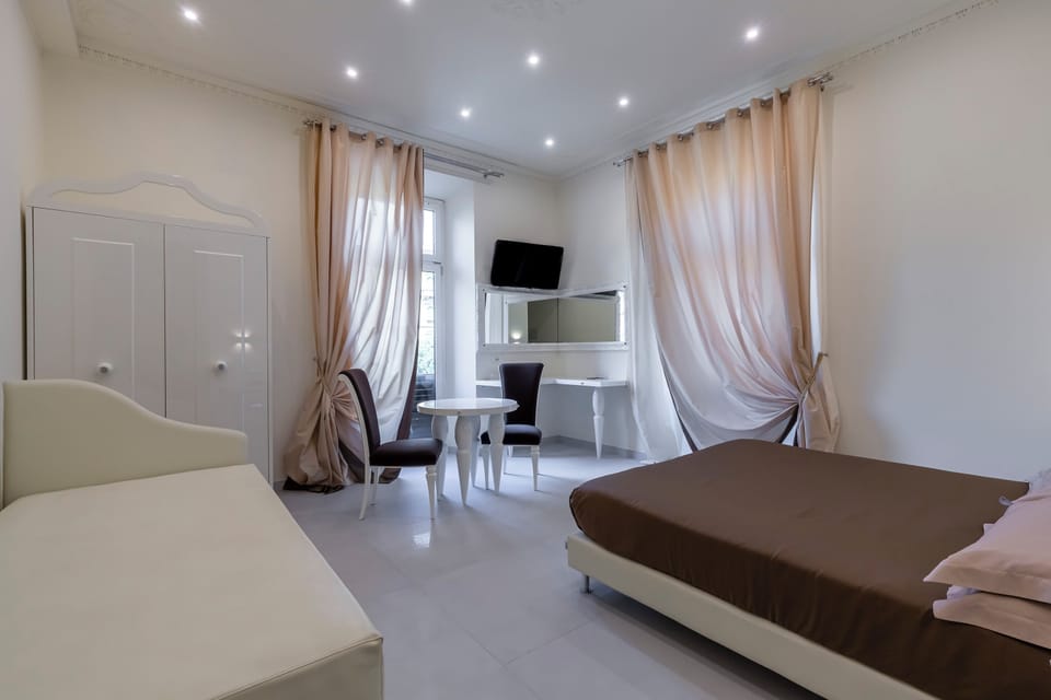 Minibar, in-room safe, free WiFi, bed sheets