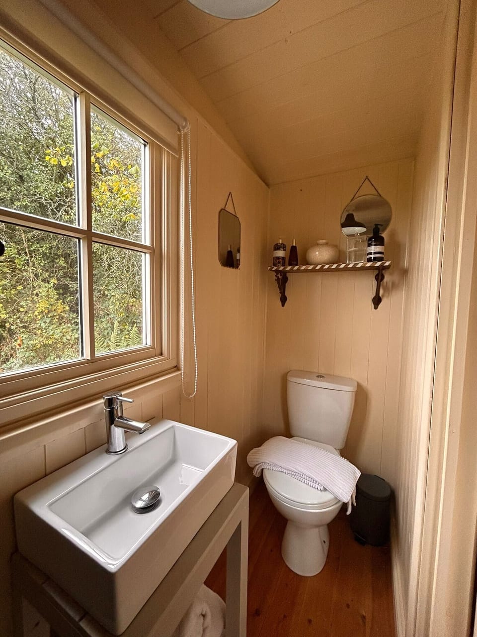 Cozy Cabin Retreat Near Chepstow Cabin in Tintern