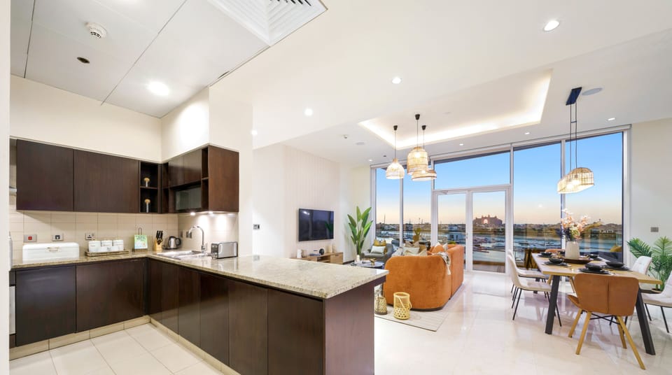 Luxury Apartment, Marina View | Private kitchen | Fridge, stovetop, dishwasher