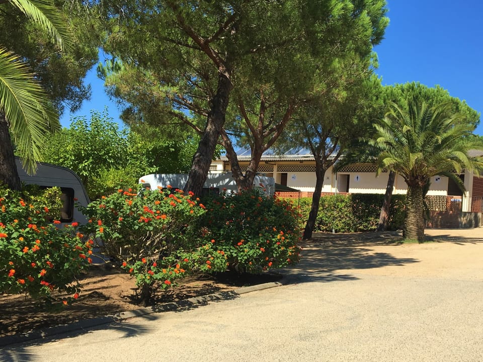 Mobile Home, 2 Bedrooms, Balcony, Garden View | Property grounds
