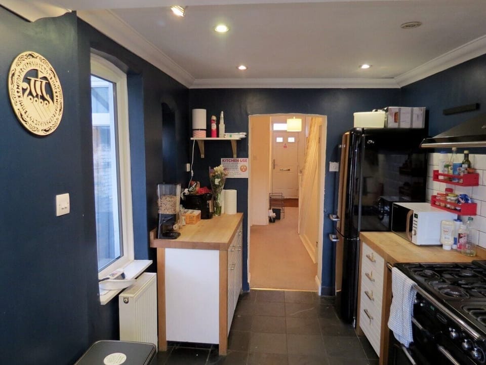 Basic Single Room, Patio | Property grounds