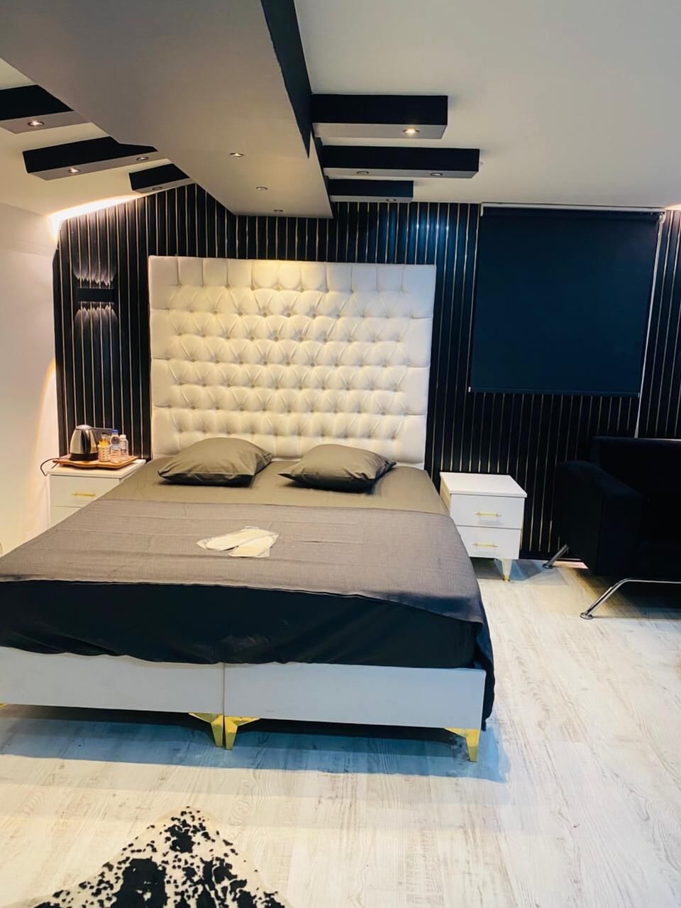 Luxury Studio Suite | Laptop workspace, free WiFi