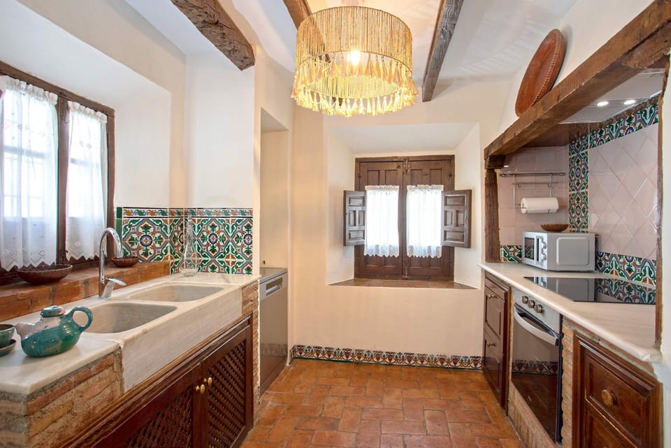 House (3 Bedrooms) | Private kitchen | Fridge, microwave, oven, stovetop