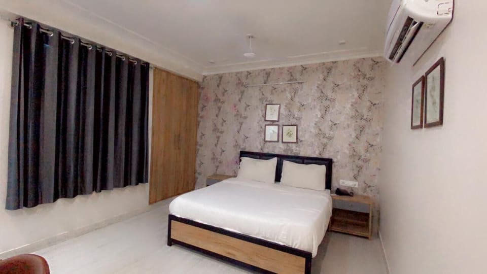 Deluxe Double Room | Desk, laptop workspace, free WiFi