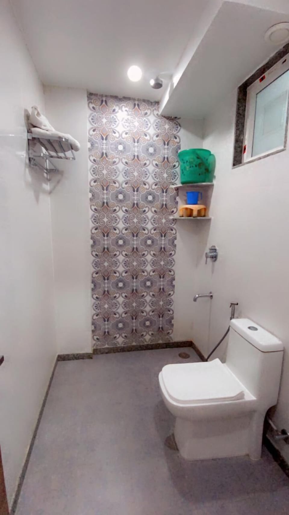 Deluxe Double Room | Bathroom | Shower, slippers, towels, soap