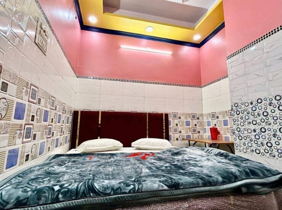 Down comforters, soundproofing, free WiFi, bed sheets