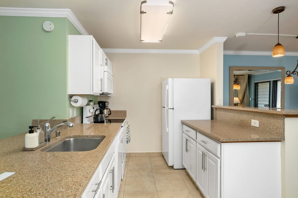 Condo, 1 Bedroom | Private kitchen | Fridge, oven, stovetop, coffee/tea maker