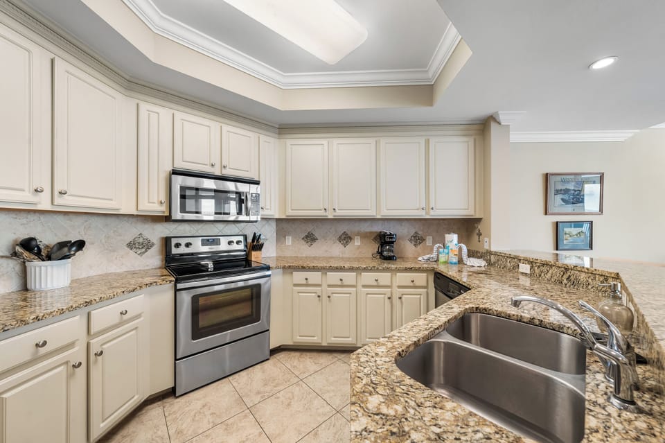Signature Condo, 3 Bedrooms, Beach View, Beachfront | Private kitchen | Fridge, microwave, oven, stovetop