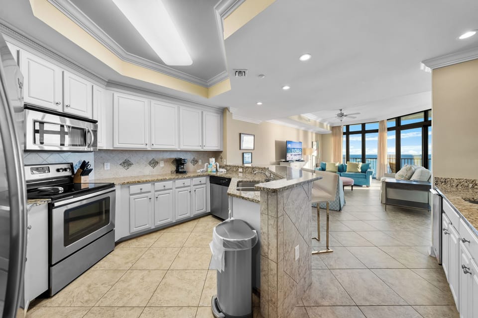 Signature Condo, 3 Bedrooms, Beach View, Beachfront | Private kitchen | Fridge, microwave, oven, stovetop