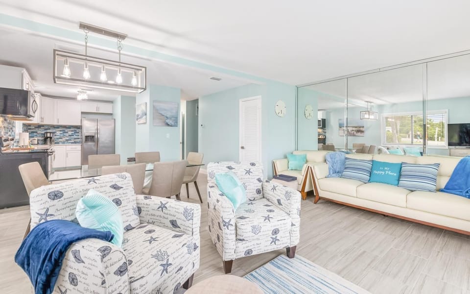 House, Multiple Beds (Blue Dolphin) | Living area | TV