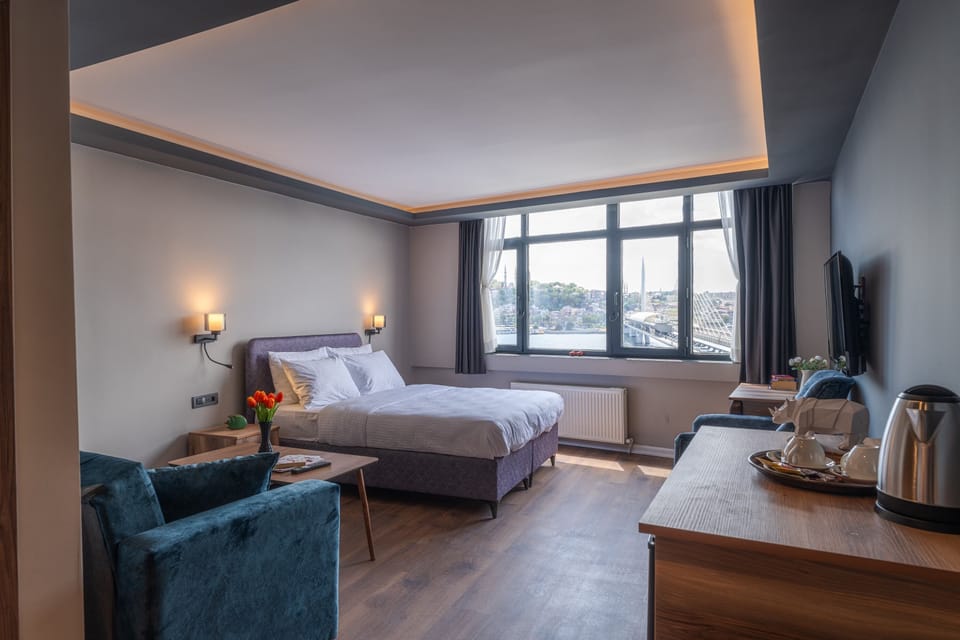 Premium bedding, Select Comfort beds, free minibar, in-room safe