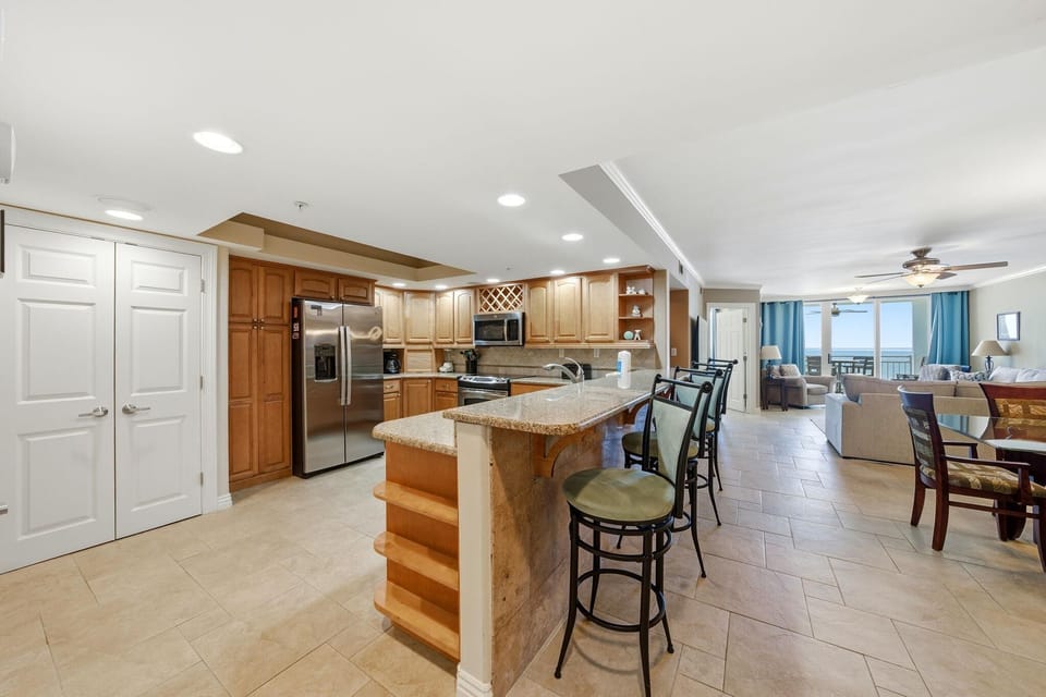 Condo, Multiple Beds (SeaSpray East 624-Gulf Front) | Private kitchen | Oven, toaster, paper towels