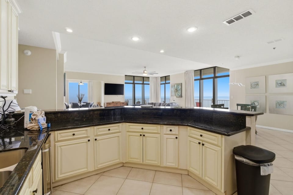 Condo, Multiple Beds (Summerchase Penthouse 4) | Private kitchen | Oven, toaster