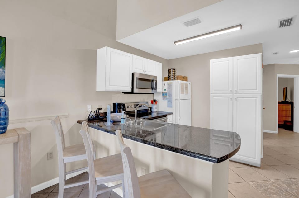 Condo, Multiple Beds (Grand Caribbean 422) | Private kitchen | Oven