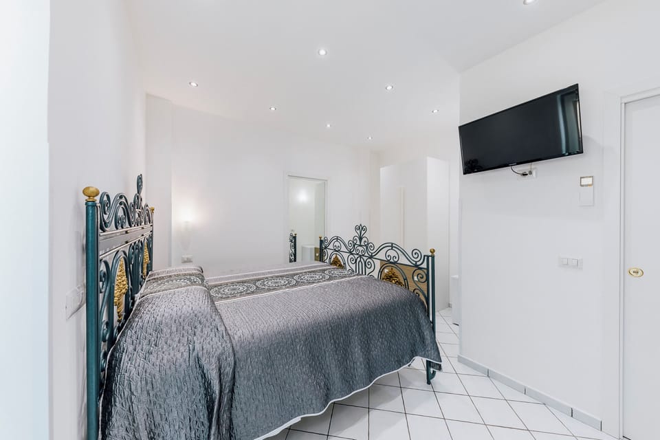 Deluxe Double Room | Blackout drapes, iron/ironing board, free WiFi