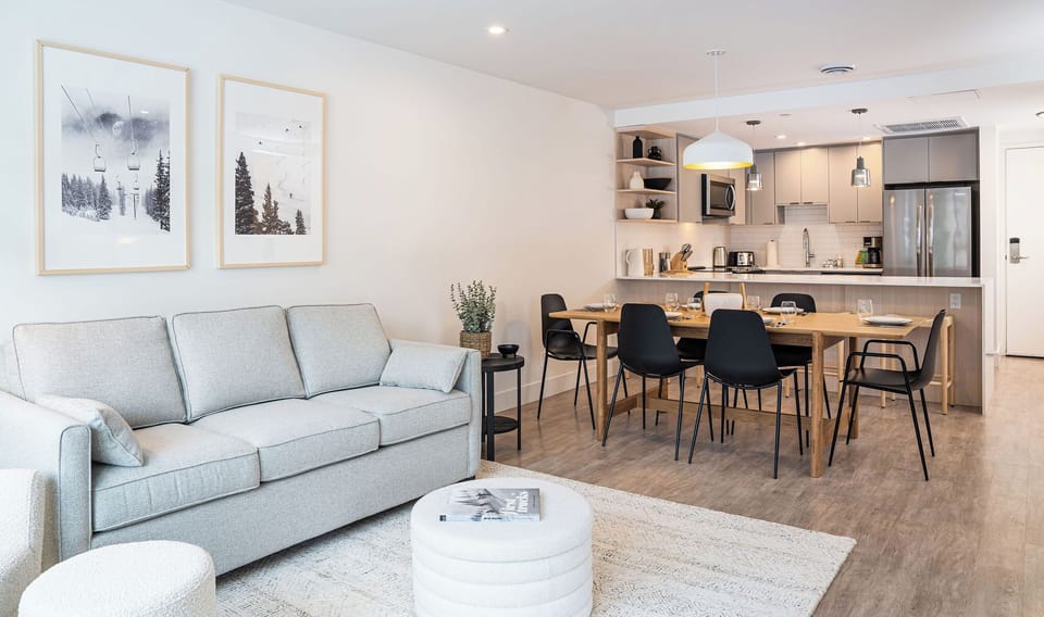 Comfort Condo, Balcony, Mountain View | Living area | Flat-screen TV