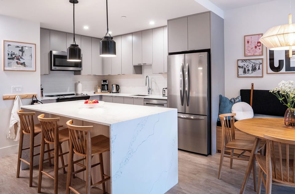 Design Condo, Balcony, Mountain View | Private kitchen | Full-size fridge, microwave, oven, stovetop