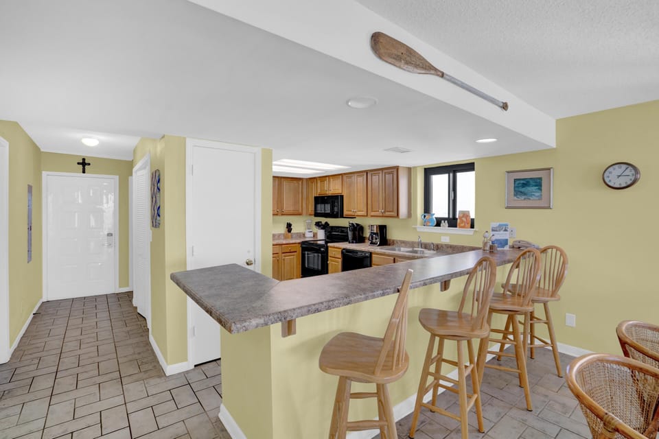 Condo, 2 Queen Beds (Wind Drift 501E) | Private kitchen | Oven