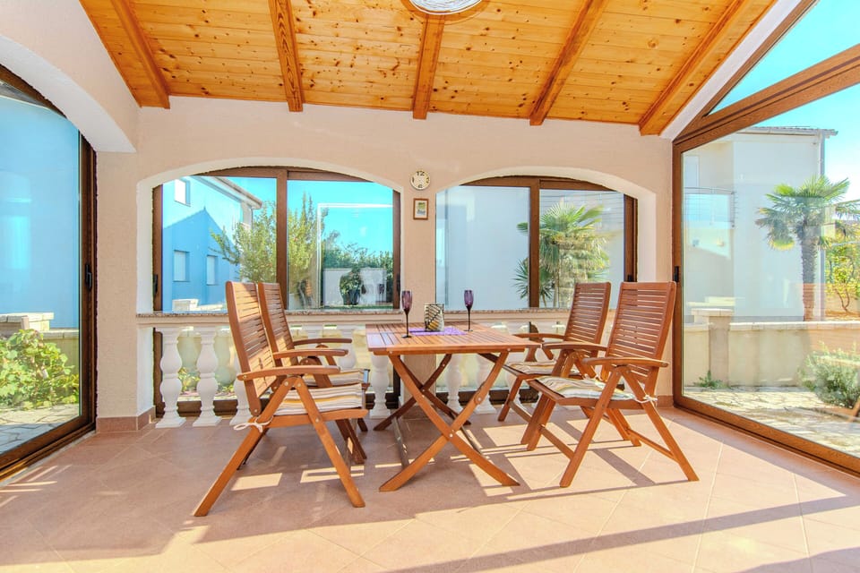 Superior House, Courtyard View | Terrace/patio