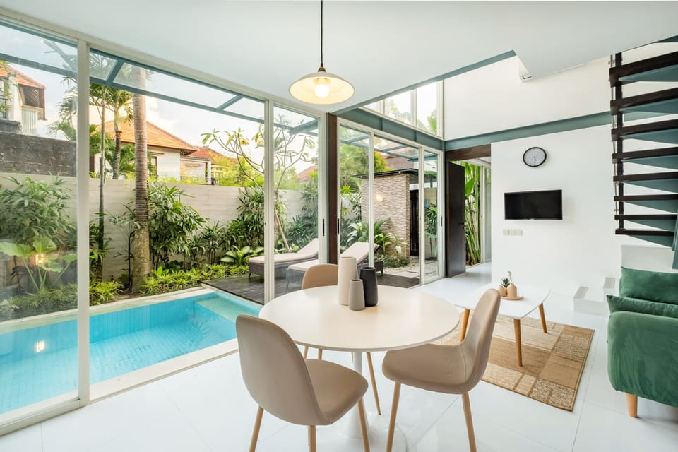 Basic Villa, Pool View | Living area