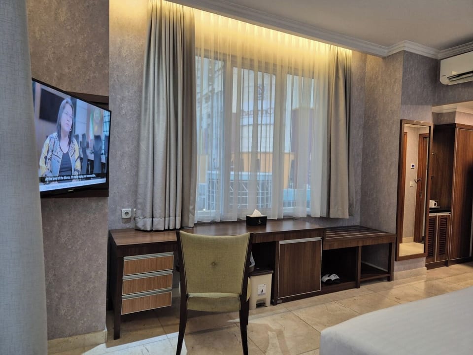 Standard Double Room | Desk, laptop workspace, blackout drapes, soundproofing