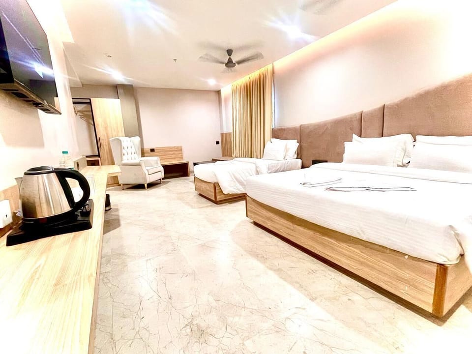 Deluxe Double or Twin Room | Desk, laptop workspace, WiFi (free)
