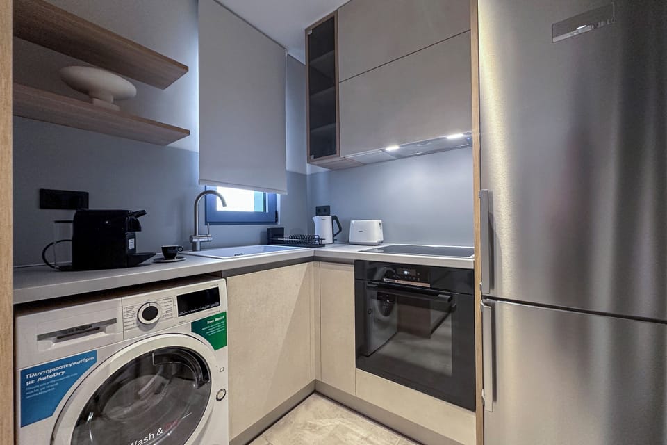 Luxury Studio, City View | Private kitchen