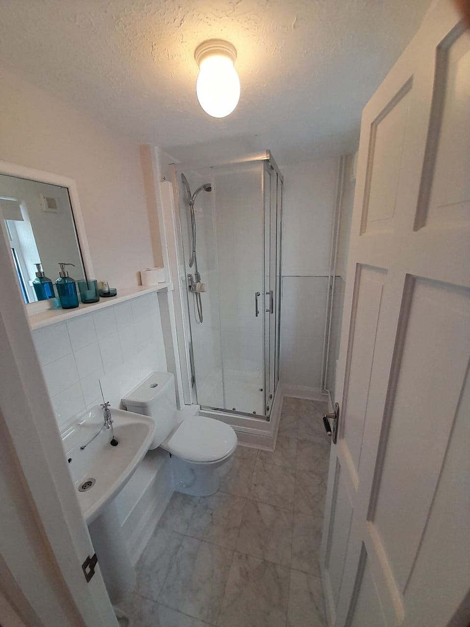 Classic Triple Room, Ensuite | Blackout drapes, iron/ironing board, free WiFi