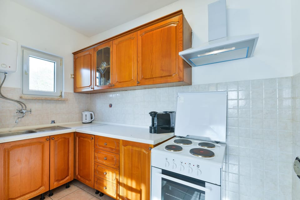 Comfort Apartment, Non Smoking, Garden View | Private kitchen | Microwave, oven, stovetop, coffee/tea maker