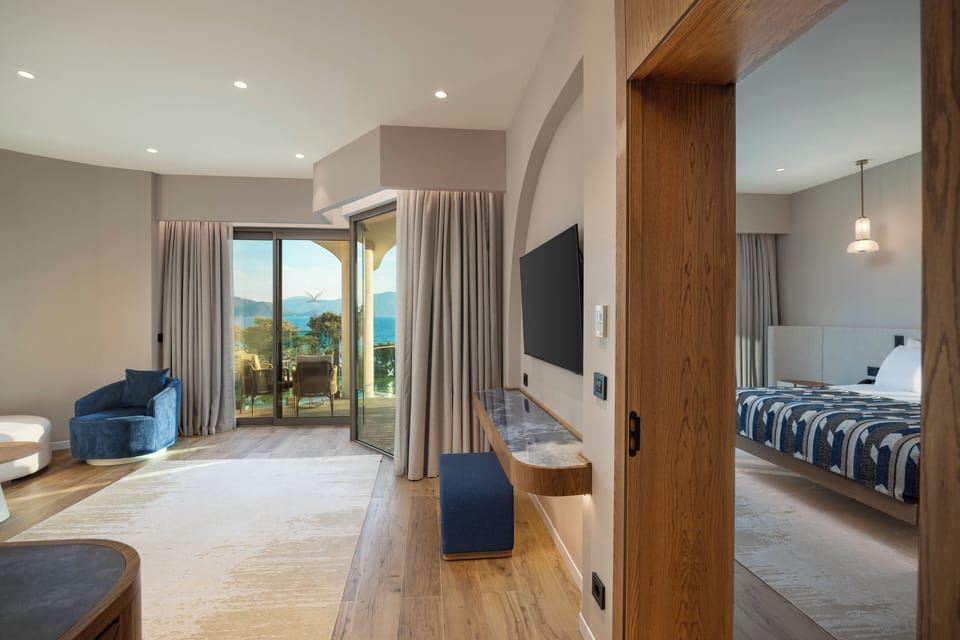 Signa Junior Suite | Free minibar, in-room safe, desk, soundproofing