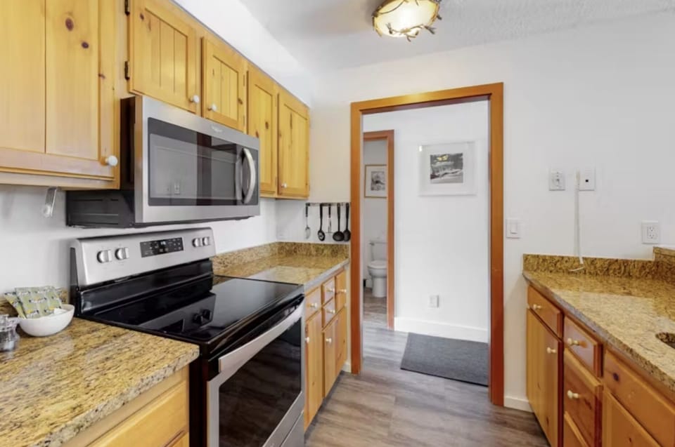 Condo, 1 Bedroom | Private kitchen | Coffee/tea maker, fridge, oven, toaster