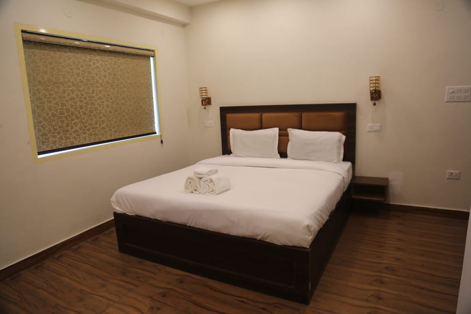 Deluxe Double Room, Balcony, Valley View | Laptop workspace, blackout drapes, iron/ironing board, free WiFi