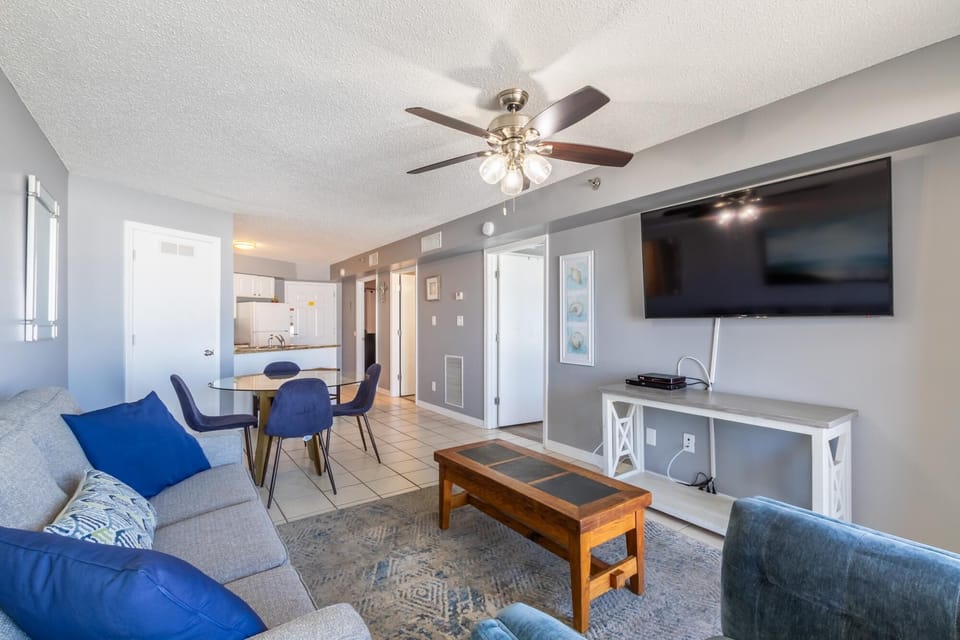 Condo, Multiple Beds (Harbour Place 503) | Living area