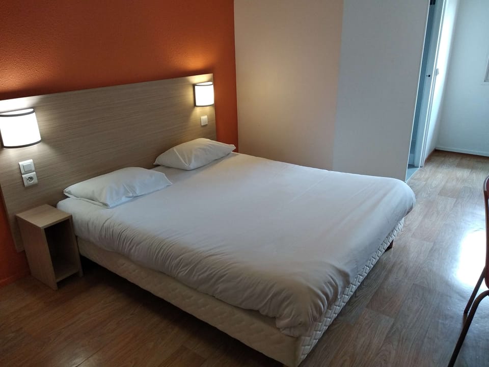 Standard Room, 1 Double Bed | Desk, laptop workspace, blackout drapes, soundproofing