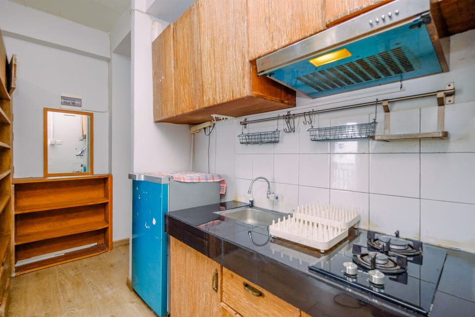 Deluxe Apartment | Private kitchen | Fridge, stovetop, rice cooker