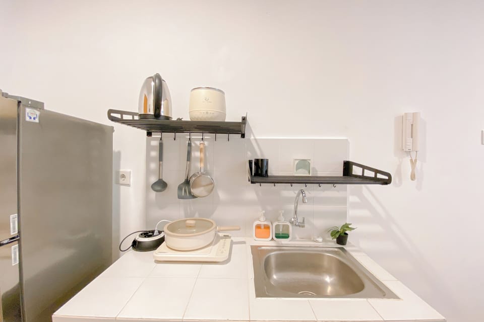 Deluxe Studio | Private kitchen | Fridge, stovetop, rice cooker