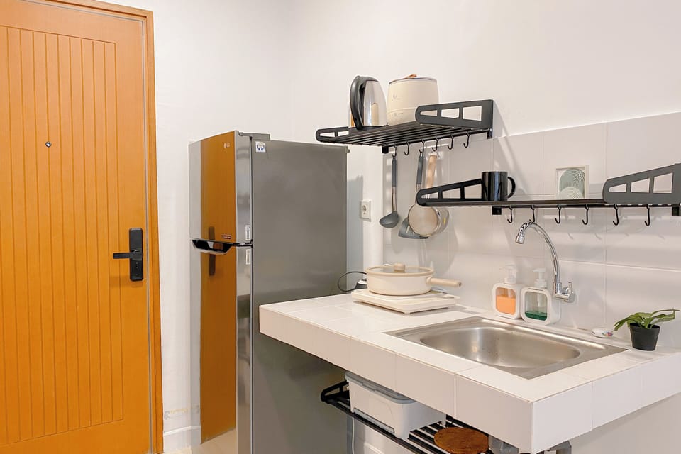 Deluxe Studio | Private kitchen | Fridge, stovetop, rice cooker