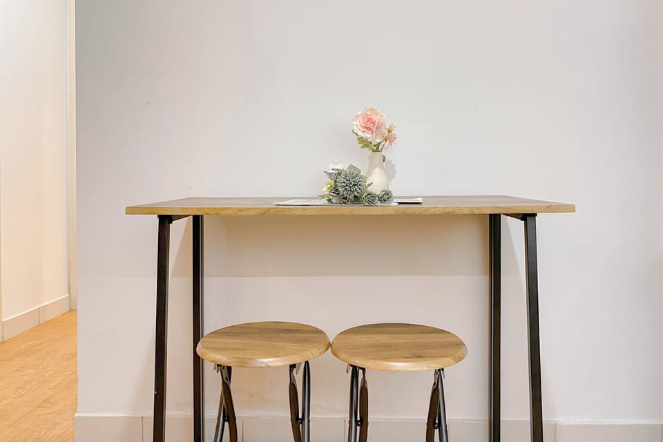 Deluxe Apartment | Dining room