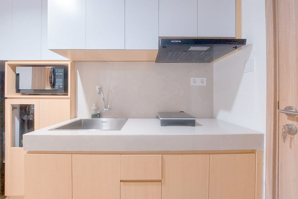Deluxe Apartment | Private kitchen | Fridge, microwave, stovetop, rice cooker