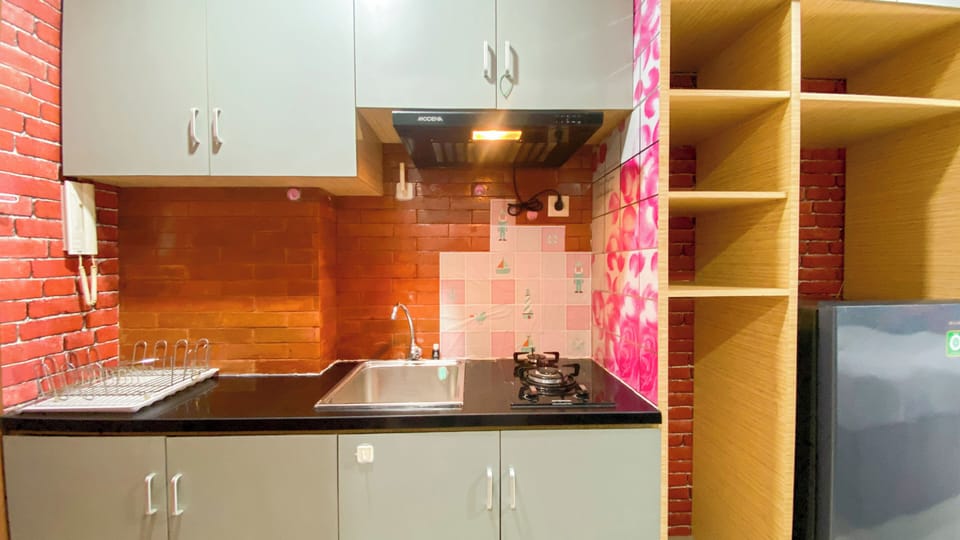 Deluxe Studio | Private kitchen | Fridge, stovetop, electric kettle, rice cooker