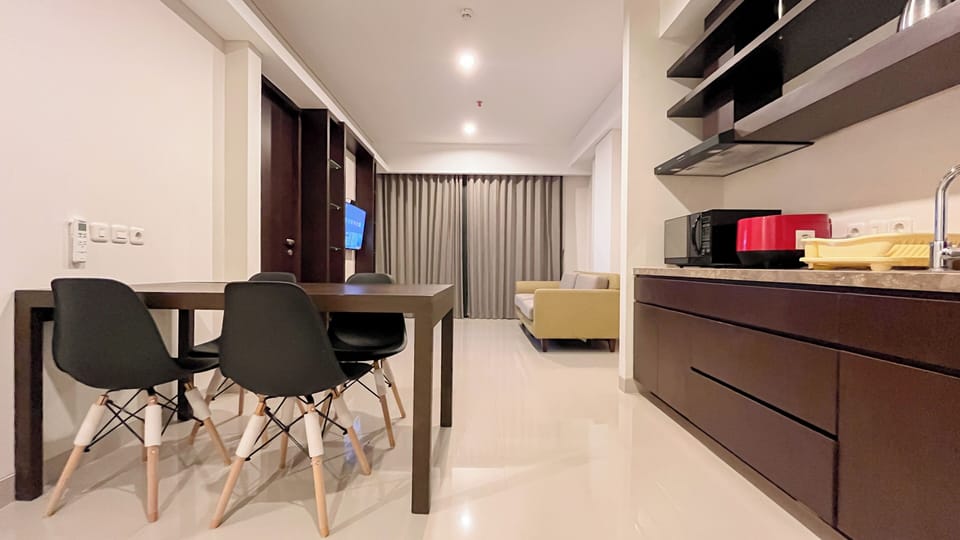 Deluxe Apartment | Private kitchen | Fridge, microwave, electric kettle, rice cooker