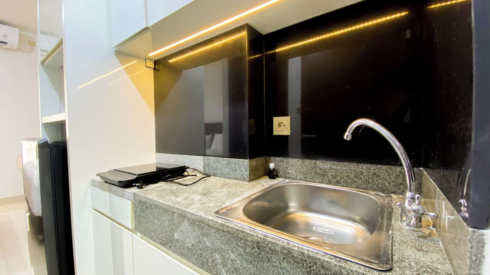 Deluxe Studio | Private kitchen | Fridge, stovetop, rice cooker