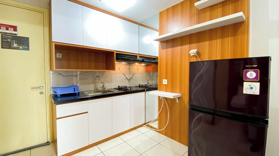 Deluxe Apartment | Private kitchen | Fridge, stovetop, rice cooker