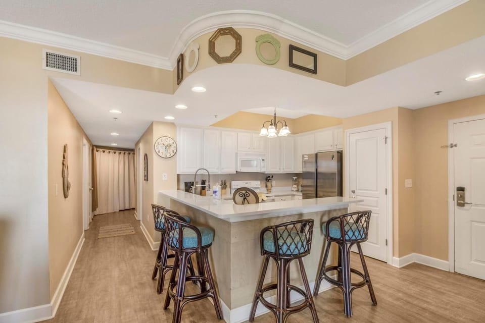 Condo, Multiple Beds (Palm Beach C21) | Private kitchen | Oven