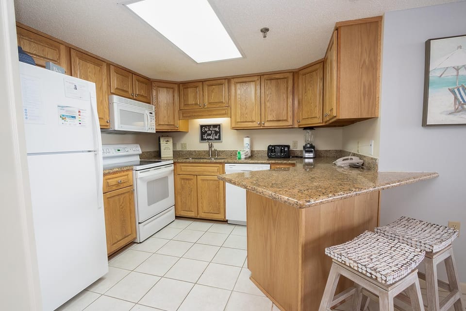 Condo, Multiple Beds (Phoenix III 3086) | Private kitchen | Oven, toaster