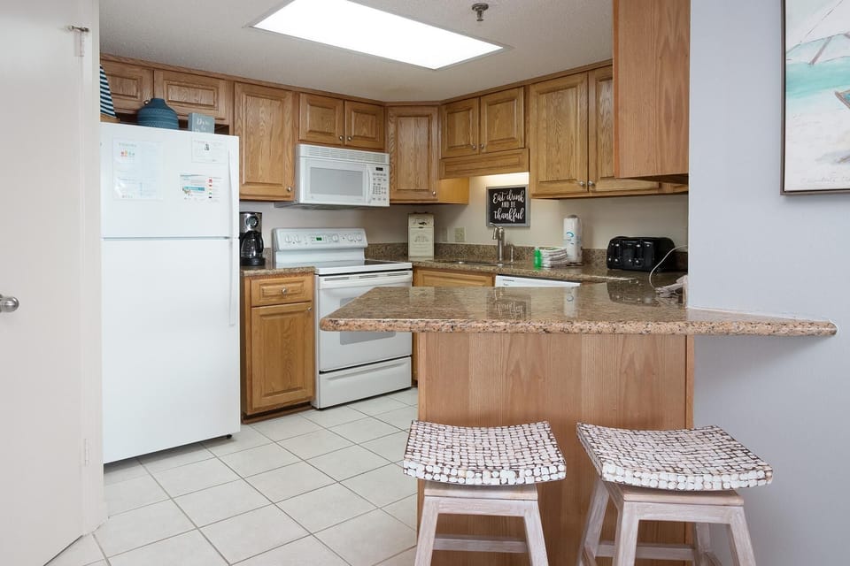 Condo, Multiple Beds (Phoenix III 3086) | Private kitchen | Oven, toaster