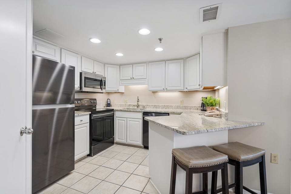 Condo, Multiple Beds (Phoenix III 3124) | Private kitchen | Oven