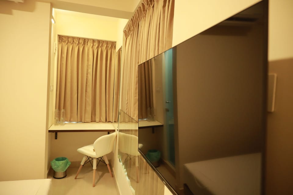Deluxe Room | Desk, free WiFi