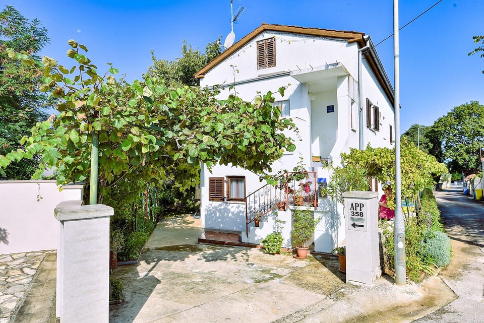 Apartment, 2 Bedrooms, Smoking, Patio | Garden